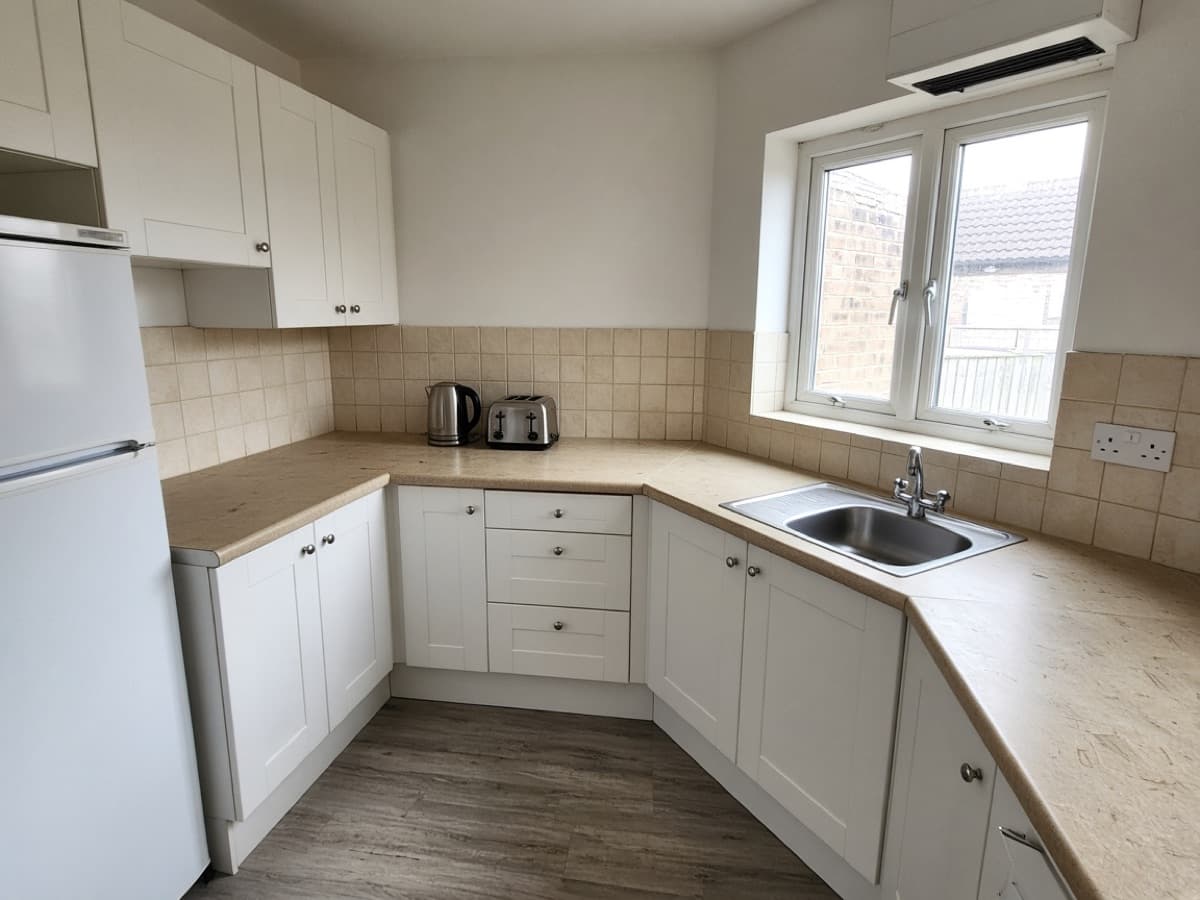Spotless kitchen ready for end-of-tenancy checkout
